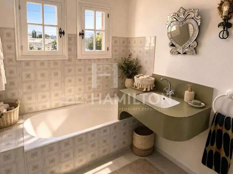 Unusual property Le Rouret - 3 bedrooms - 180m²