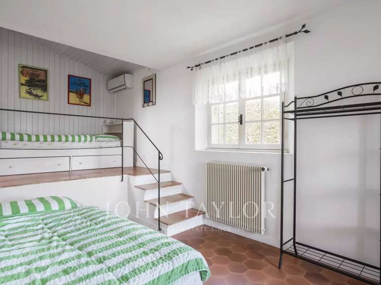 Maison Le Rouret - 5 chambres - 257m²
