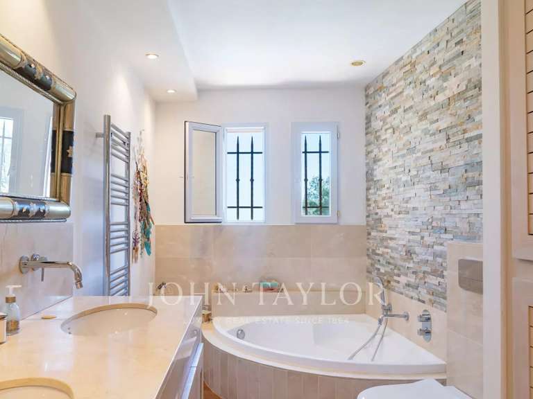 House Le Rouret - 6 bedrooms - 260m²