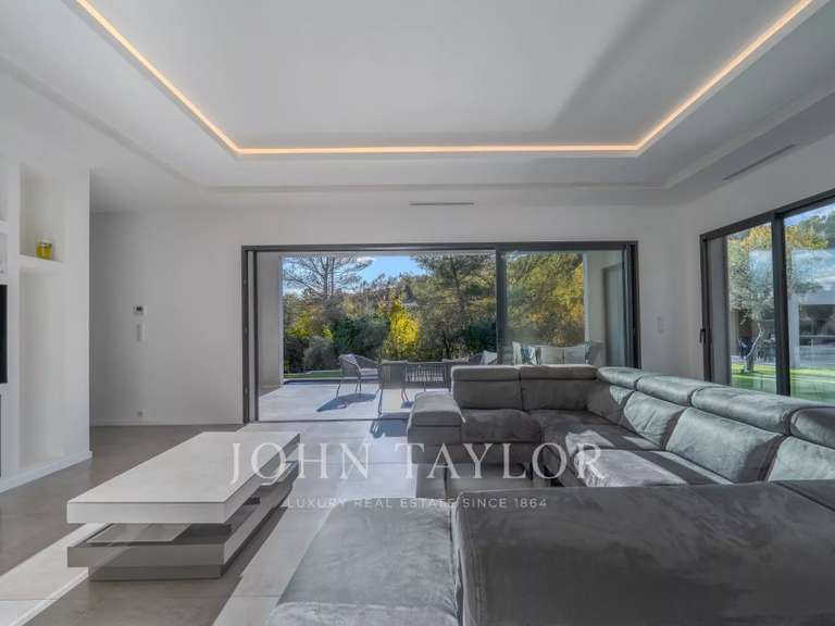 House Le Rouret - 4 bedrooms - 195m²