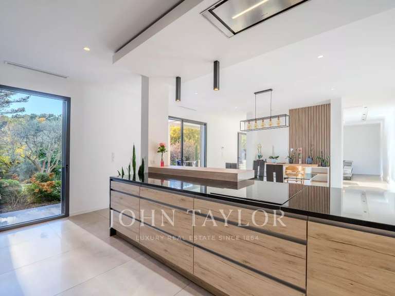 House Le Rouret - 4 bedrooms - 195m²