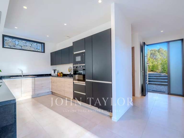 House Le Rouret - 4 bedrooms - 195m²