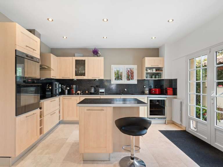 Maison Le Rouret - 6 chambres - 217m²