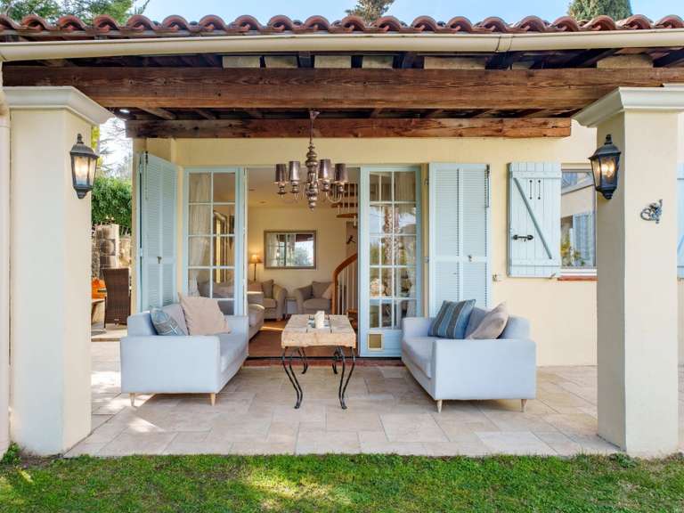 Maison Le Rouret - 6 chambres - 217m²