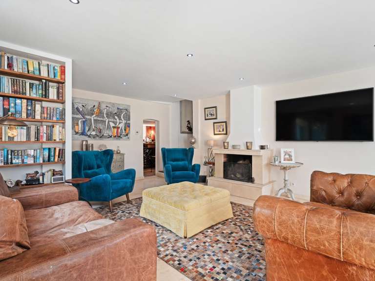 Maison Le Rouret - 6 chambres - 217m²