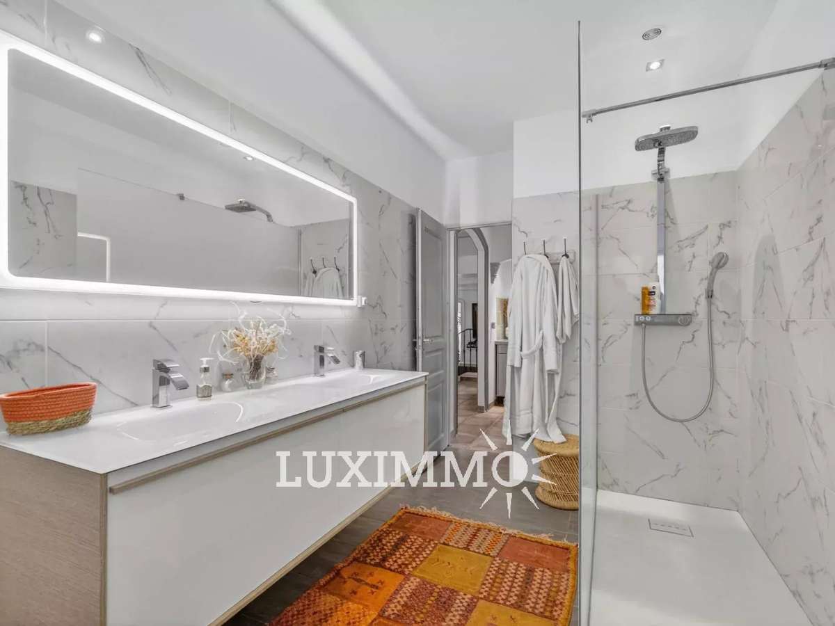 House Le Rouret