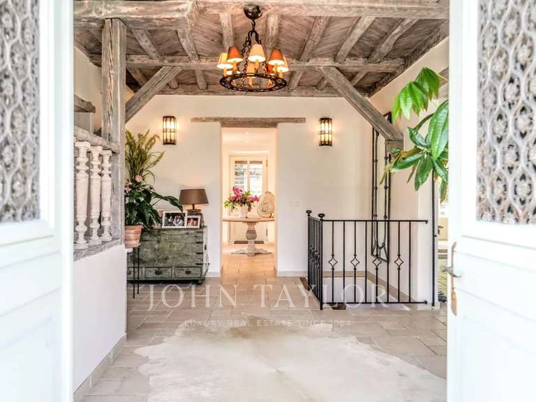 Maison Le Rouret - 9 chambres - 449m²