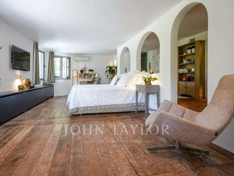 Maison Le Rouret - 9 chambres - 449m²