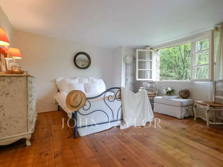 Maison Le Rouret - 9 chambres - 449m²