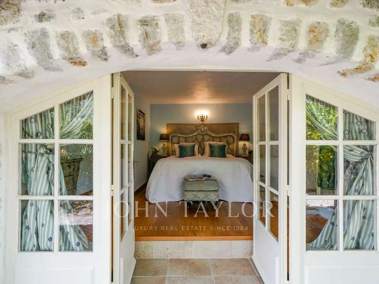 Maison Le Rouret - 9 chambres - 449m²