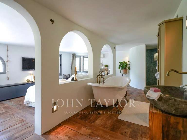Maison Le Rouret - 9 chambres - 449m²
