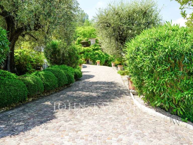 Maison Le Rouret - 9 chambres - 449m²