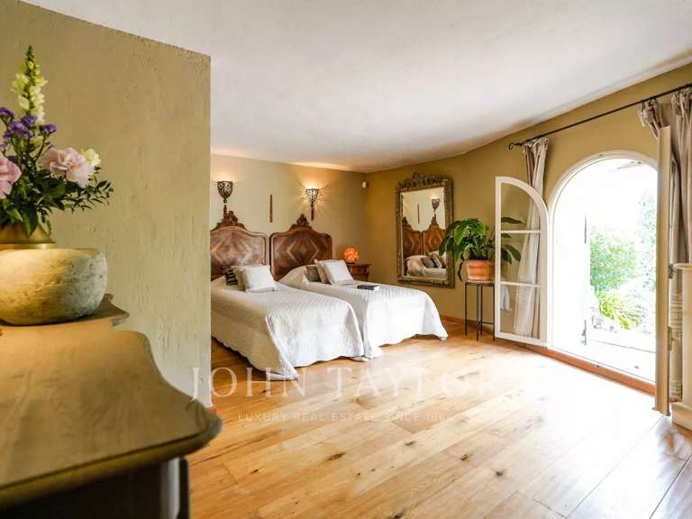 Maison Le Rouret - 9 chambres - 449m²