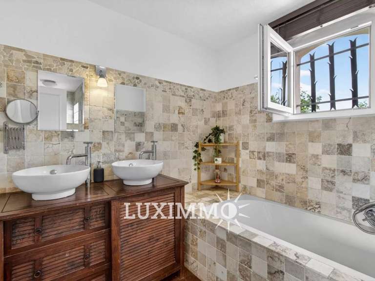 Maison Le Rouret - 4 chambres - 196m²