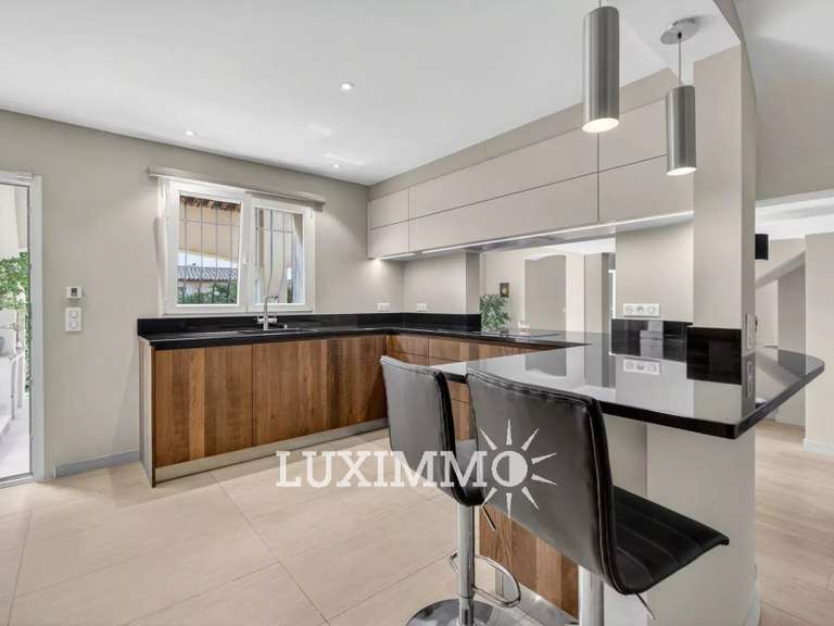Maison Le Rouret - 4 chambres - 196m²