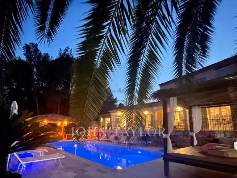 Maison Le Rouret - 6 chambres - 260m²