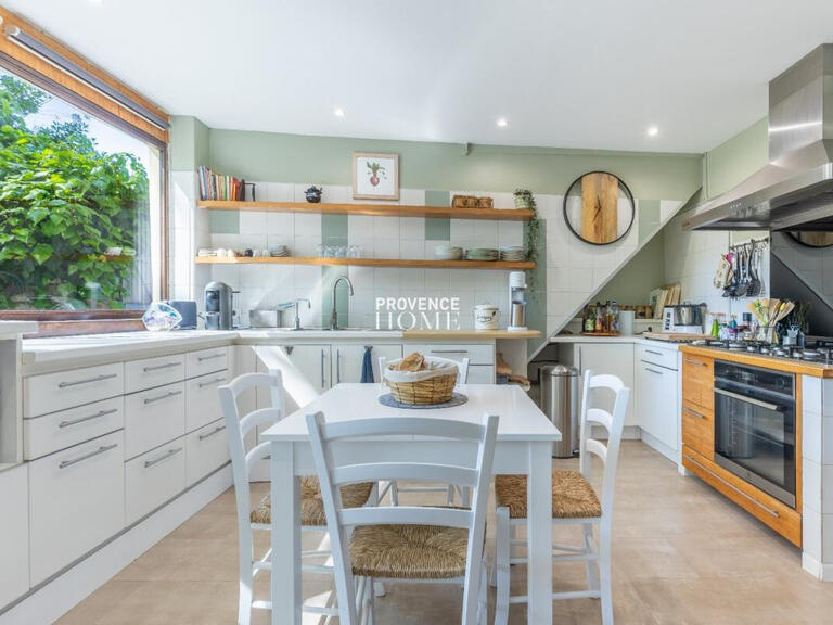 Propriété Le Thor - 10 chambres - 528m²