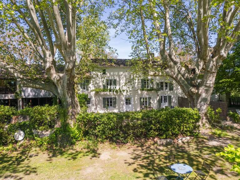Propriété Le Thor - 10 chambres - 528m²