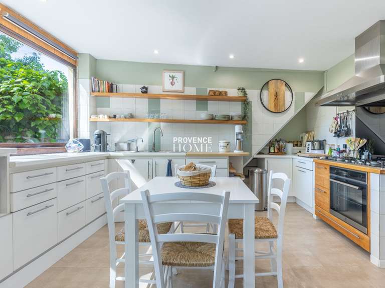 Propriété Le Thor - 10 chambres - 528m²