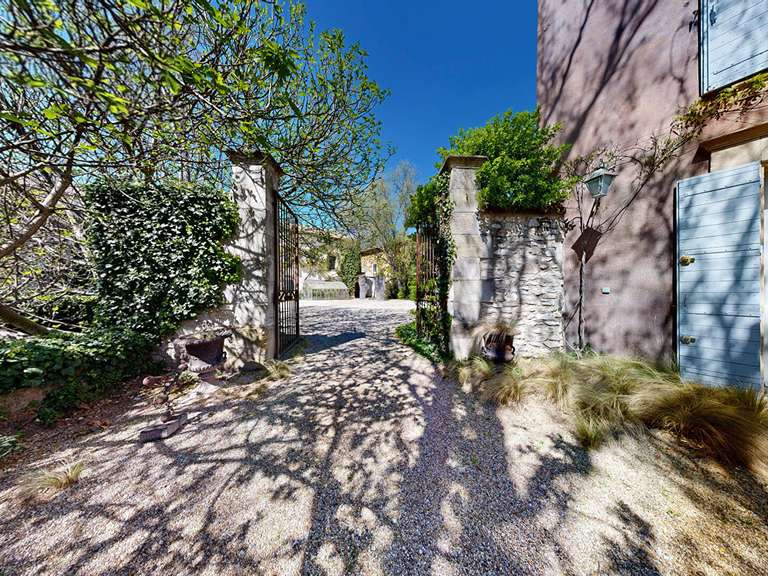 Propriété Le Thor - 16 chambres - 1000m²