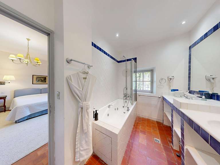 Propriété Le Thor - 16 chambres - 1000m²