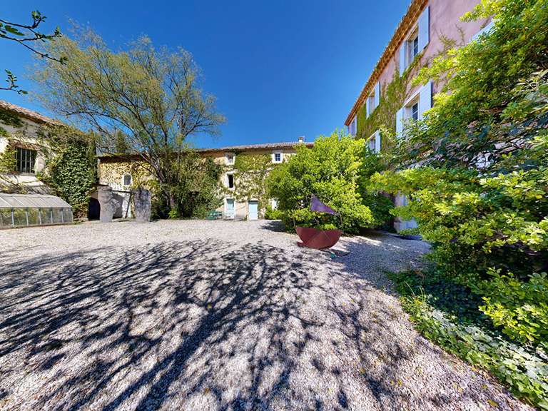 Propriété Le Thor - 16 chambres - 1000m²