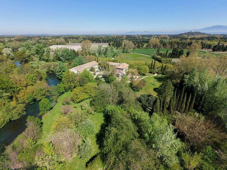 Propriété Le Thor - 16 chambres - 1000m²