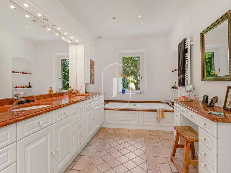 Propriété Le Thoronet - 5 chambres - 318m²