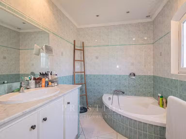 Maison Le Tignet - 4 chambres - 179m²