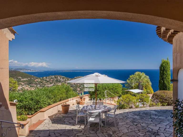 Villa avec Vue sur mer Le trayas - 5 chambres - 234m²