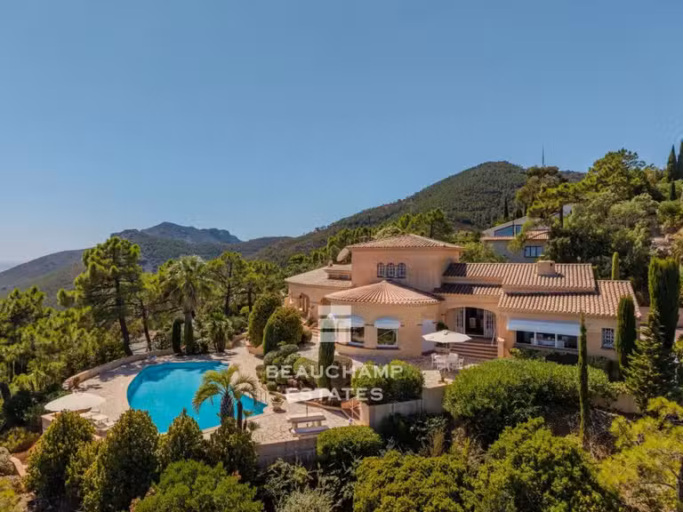 Villa avec Vue sur mer Le trayas - 5 chambres - 234m²
