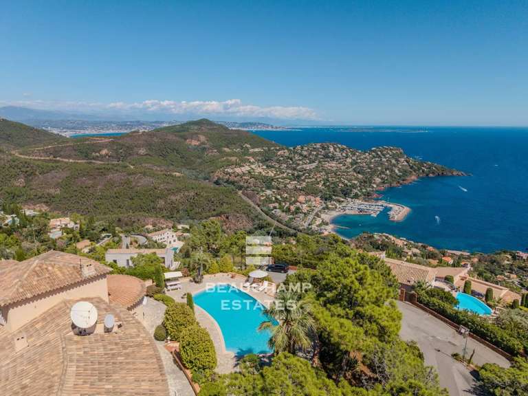 Villa avec Vue sur mer Le trayas - 5 chambres - 234m²