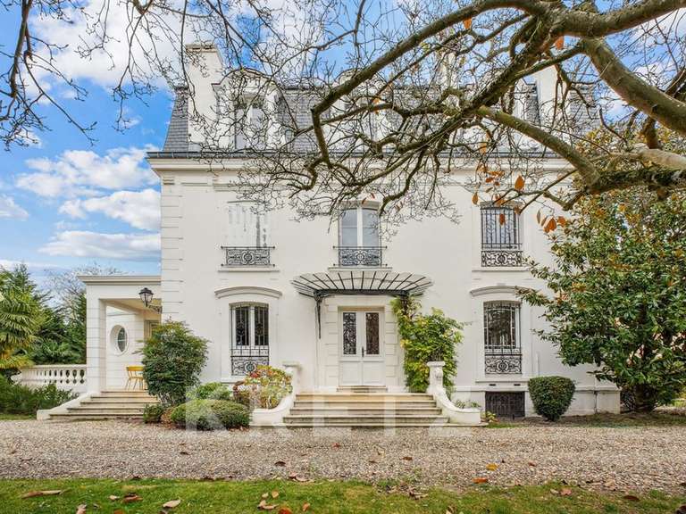 House Le Vésinet - 8 bedrooms - 536m²