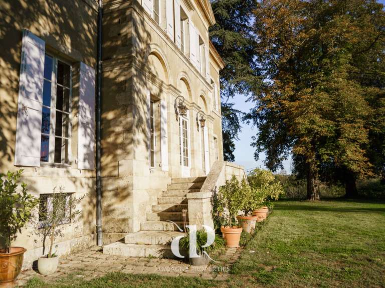 Château Lectoure - 8 chambres - 571m²