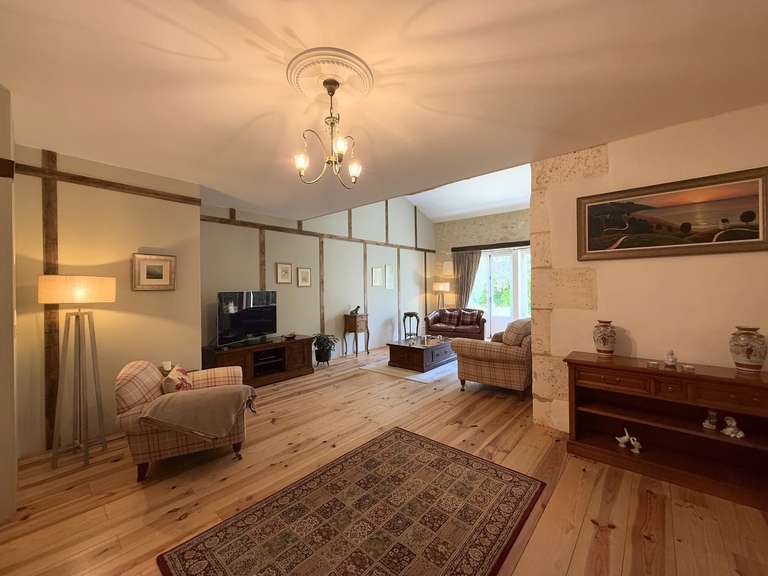 Maison Léguillac-de-Cercles - 4 chambres - 360m²