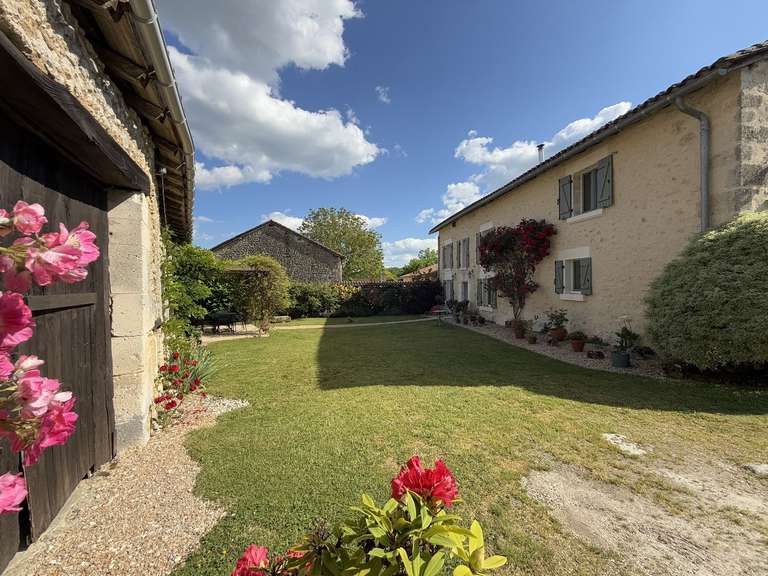 House Léguillac-de-Cercles - 4 bedrooms - 360m²