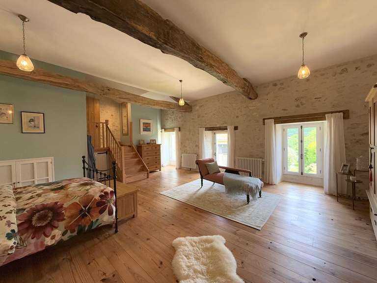 Maison Léguillac-de-Cercles - 4 chambres - 360m²