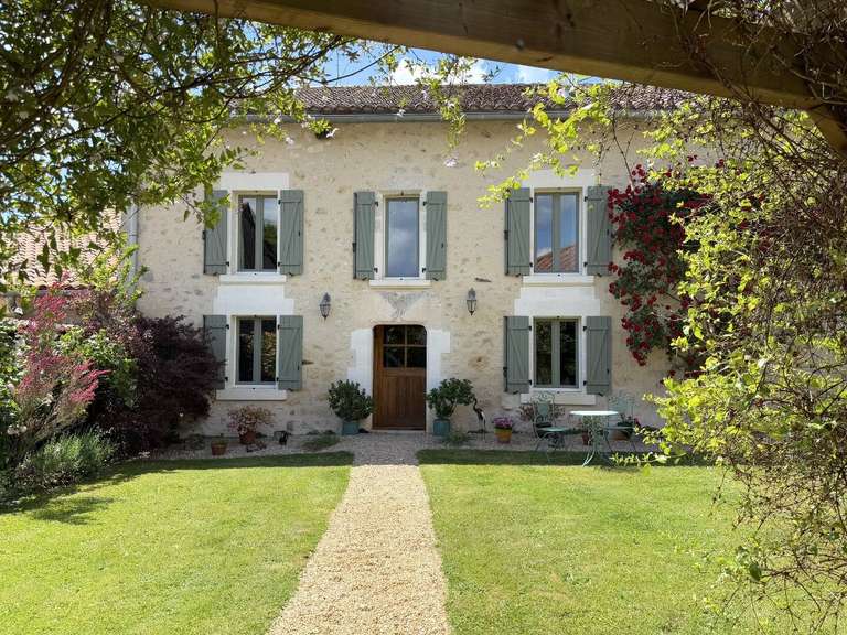 Maison Léguillac-de-Cercles - 4 chambres - 360m²