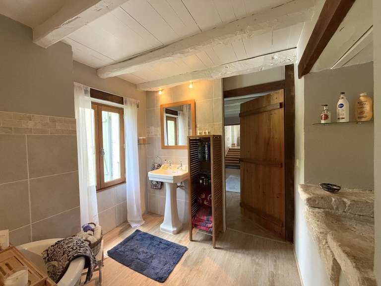 Maison Léguillac-de-Cercles - 4 chambres - 360m²