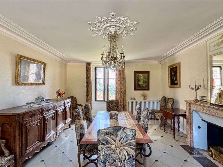 Château Lencloître - 9 chambres - 520m²