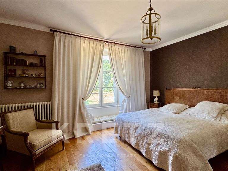 Château Lencloître - 9 chambres - 520m²