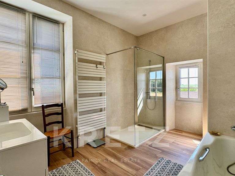 Château Lencloître - 9 chambres - 520m²