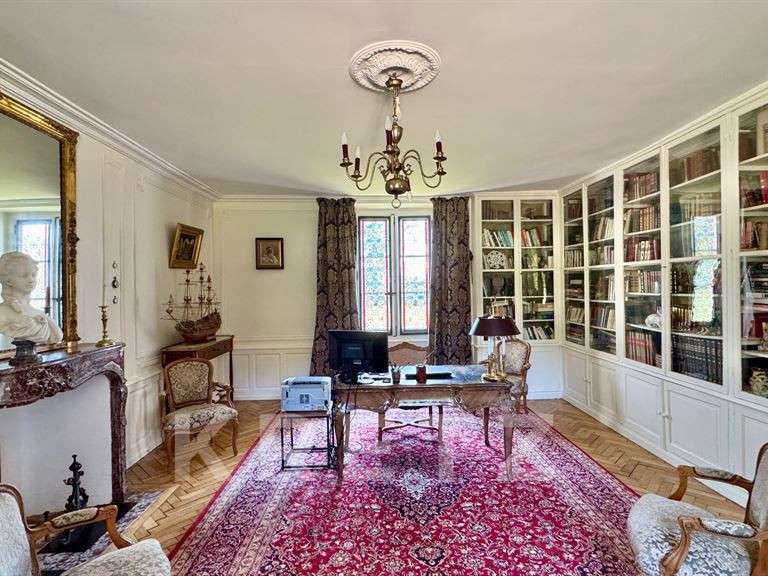 Château Lencloître - 9 chambres - 520m²