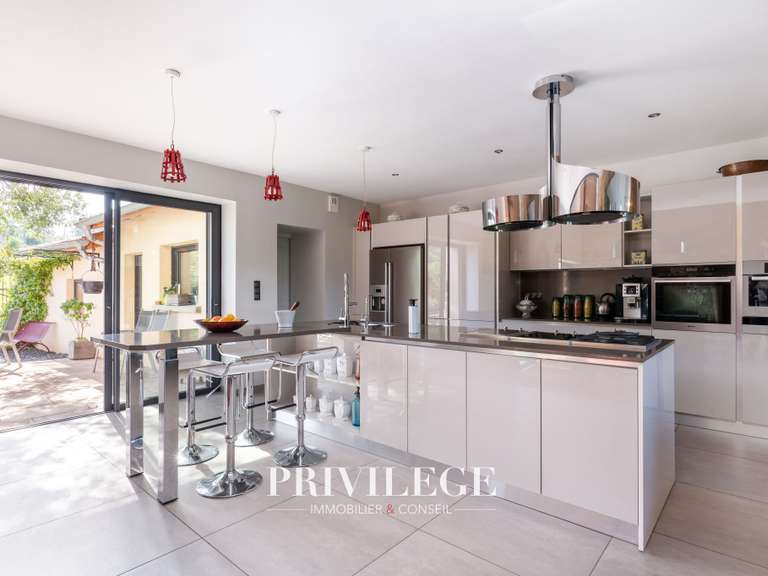 Maison Lentilly - 5 chambres - 304m²