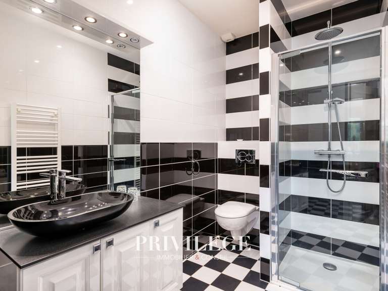 Maison Lentilly - 5 chambres - 304m²