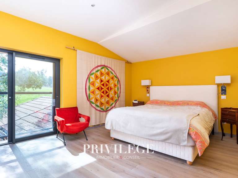 Maison Lentilly - 5 chambres - 304m²