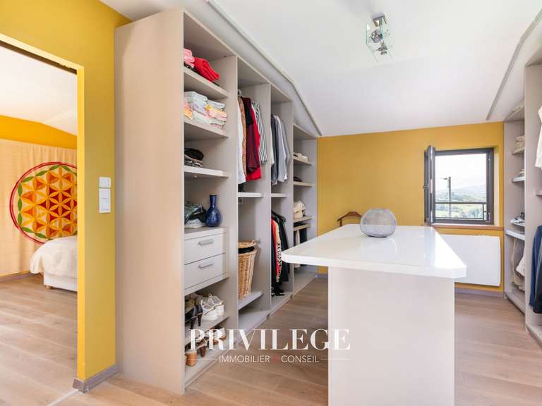 Maison Lentilly - 5 chambres - 304m²