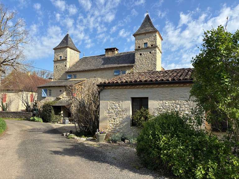 Propriété Léobard - 13 chambres - 510m²