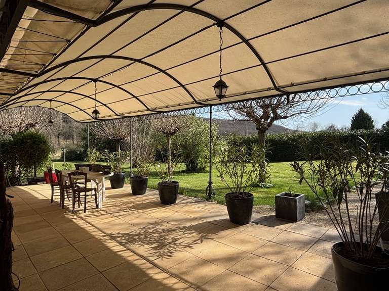 Propriété Léobard - 13 chambres - 510m²