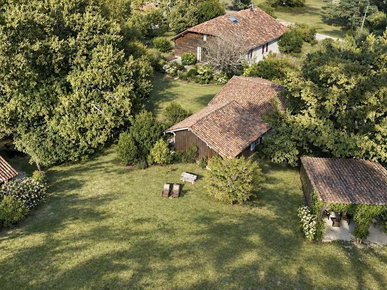 Propriété Léon - 7 chambres - 301m²